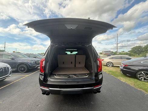Used 2025 GMC Yukon XL Denali Ultimate w/ LPO, Floor Liner Package AWD/4WD image 5