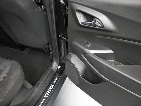 Used 2026 Chevrolet Trax LS w/ LS Convenience Package FWD image 23