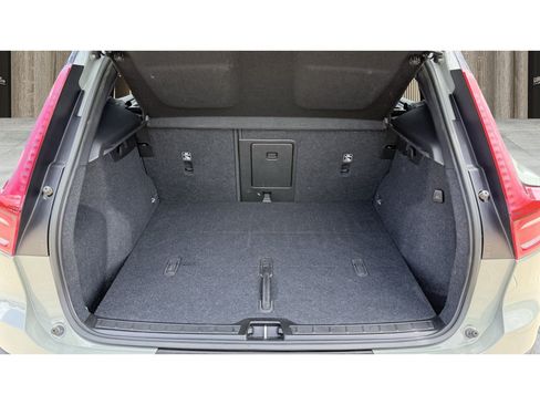 Used 2023 Volvo XC40 Recharge Ultimate AWD/4WD image 11