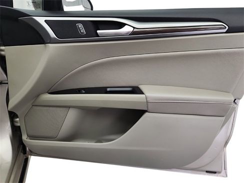 Used 2018 Ford Fusion SE w/ Fusion SE Technology Package image 23