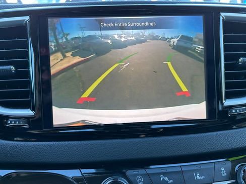 Certified 2024 Chrysler Pacifica Touring-L image 31