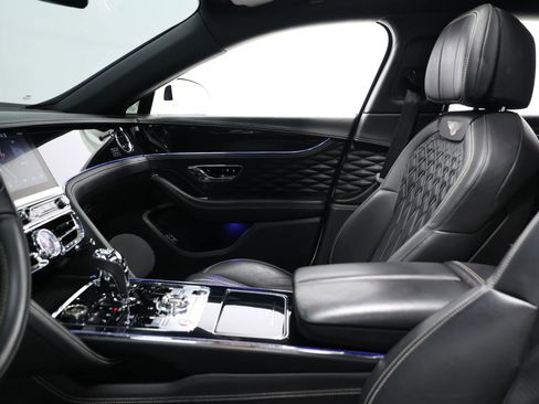 Used 2020 Bentley Flying Spur W12 image 24