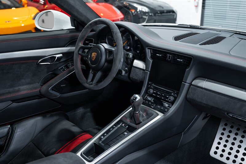 Used 2018 Porsche 911 GT3 RWD image 53
