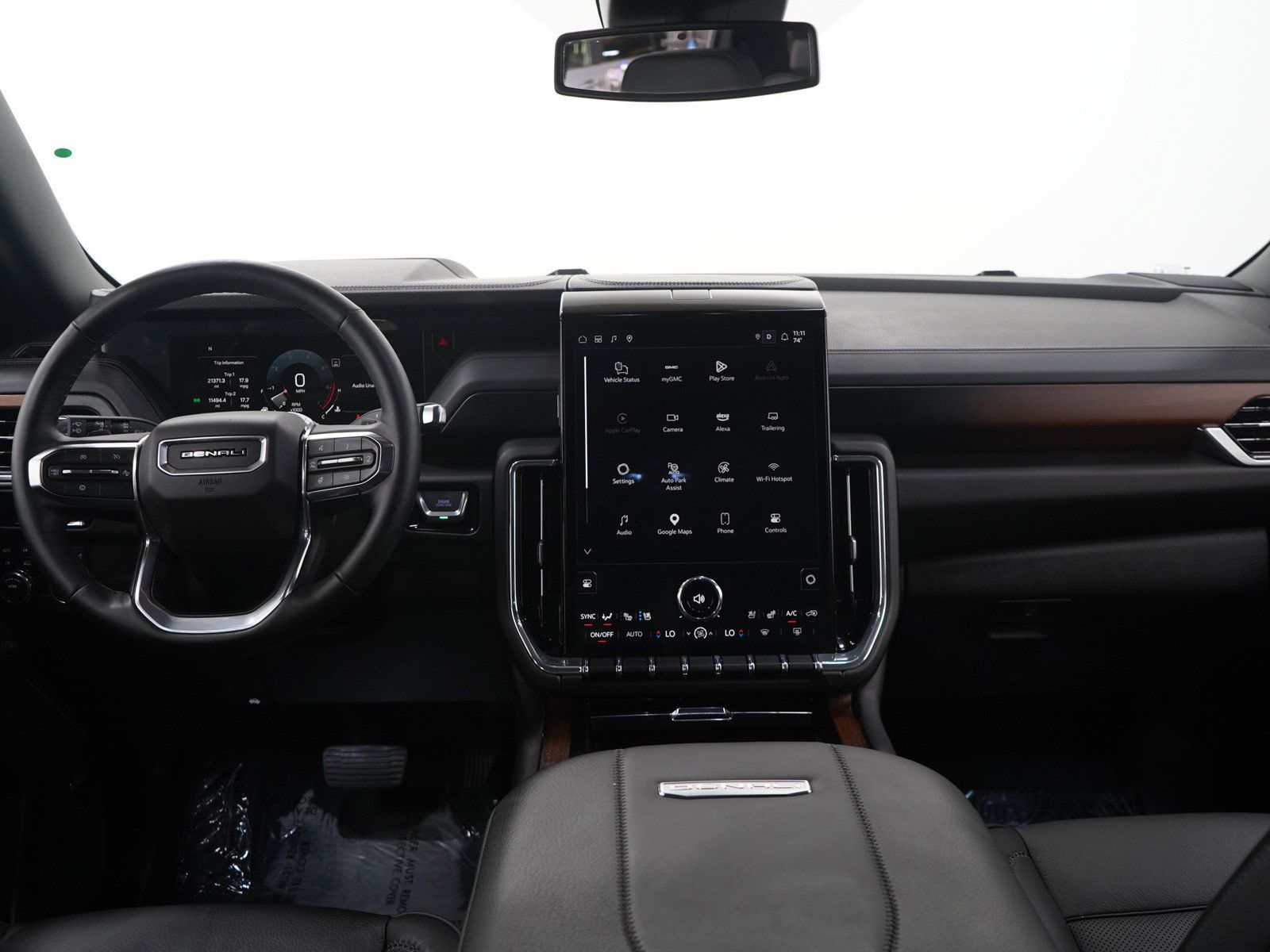 Used 2025 GMC Yukon XL Denali AWD/4WD image 17