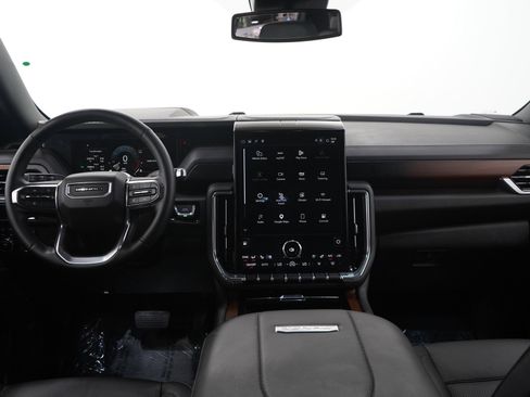 Used 2025 GMC Yukon XL Denali AWD/4WD image 17