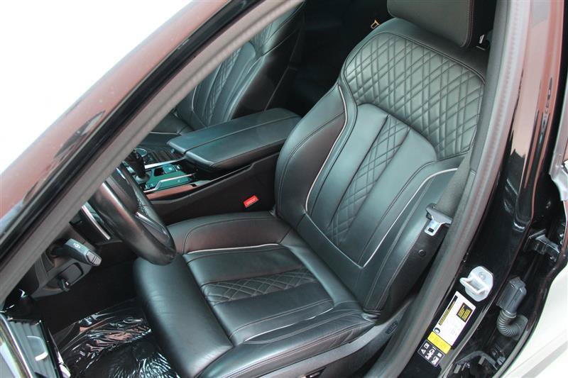 Used 2023 BMW M550i xDrive AWD/4WD image 11