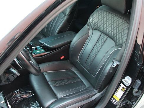 Used 2023 BMW M550i xDrive AWD/4WD image 11