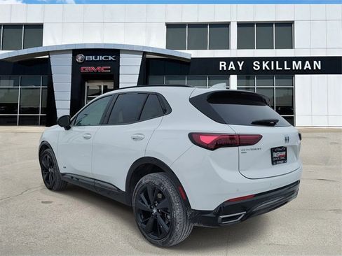 Used 2025 Buick Envision Sport Touring image 4