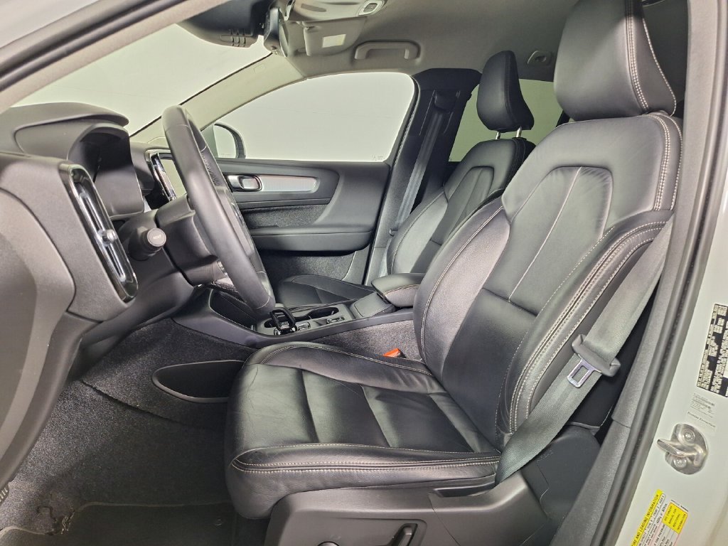 Used 2022 Volvo XC40 T5 Momentum AWD/4WD image 20