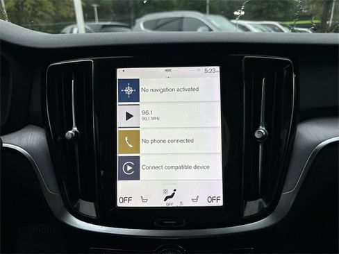 Used 2019 Volvo S60 T6 Momentum w/ Premium Package image 16