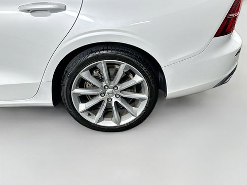 Used 2020 Volvo S60 T6 Momentum image 11