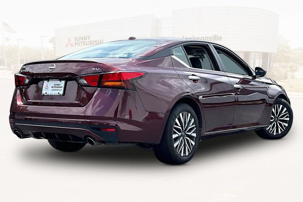 Used 2024 Nissan Altima 2.5 SV w/ SV Premium Package FWD image 6