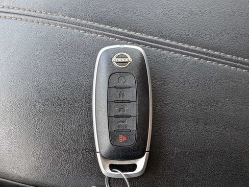 Used 2025 Nissan Pathfinder SV FWD image 29