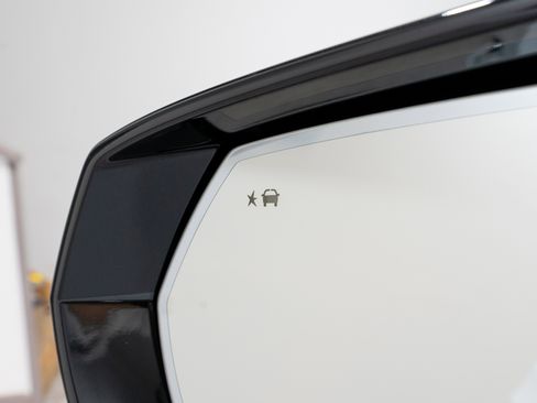 Used 2025 GMC Yukon Denali image 12