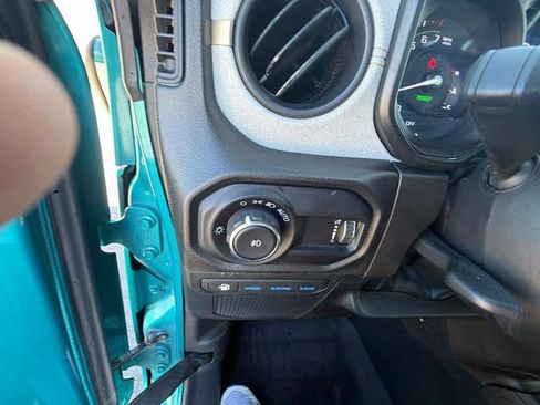Used 2024 Jeep Wrangler Unlimited AWD/4WD image 16