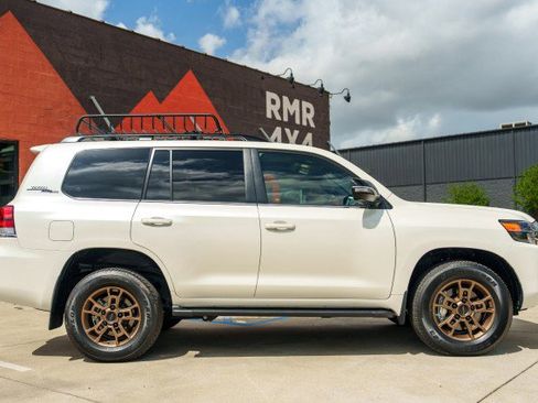 Used 2020 Toyota Land Cruiser Heritage Edition AWD/4WD image 4
