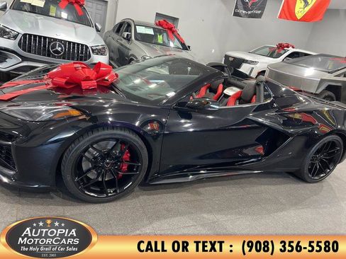 Used 2025 Chevrolet Corvette Z06 RWD image 3