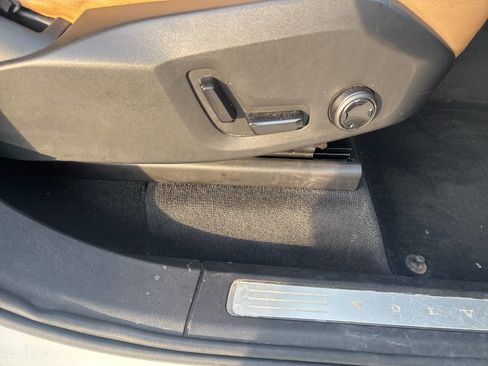 Used 2016 Volvo XC90 T6 Momentum image 17