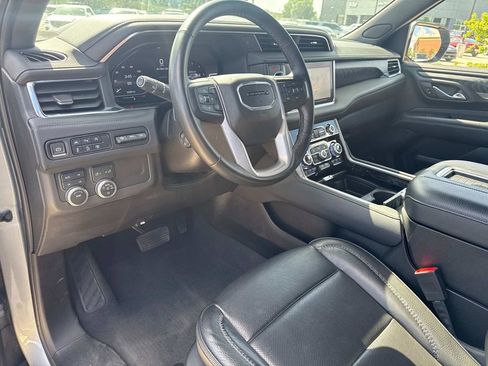 Used 2024 GMC Yukon XL Denali AWD/4WD image 21