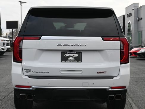 Used 2025 GMC Yukon Denali w/ Sun & Power Step Package image 11
