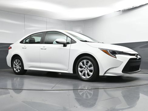 Certified 2024 Toyota Corolla LE image 25