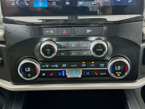 Used 2024 Ford Expedition Max XLT image 24