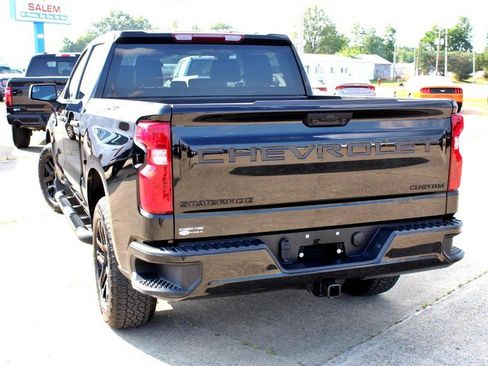 Used 2024 Chevrolet Silverado 1500 Custom w/ Turbomax Blackout Package image 5