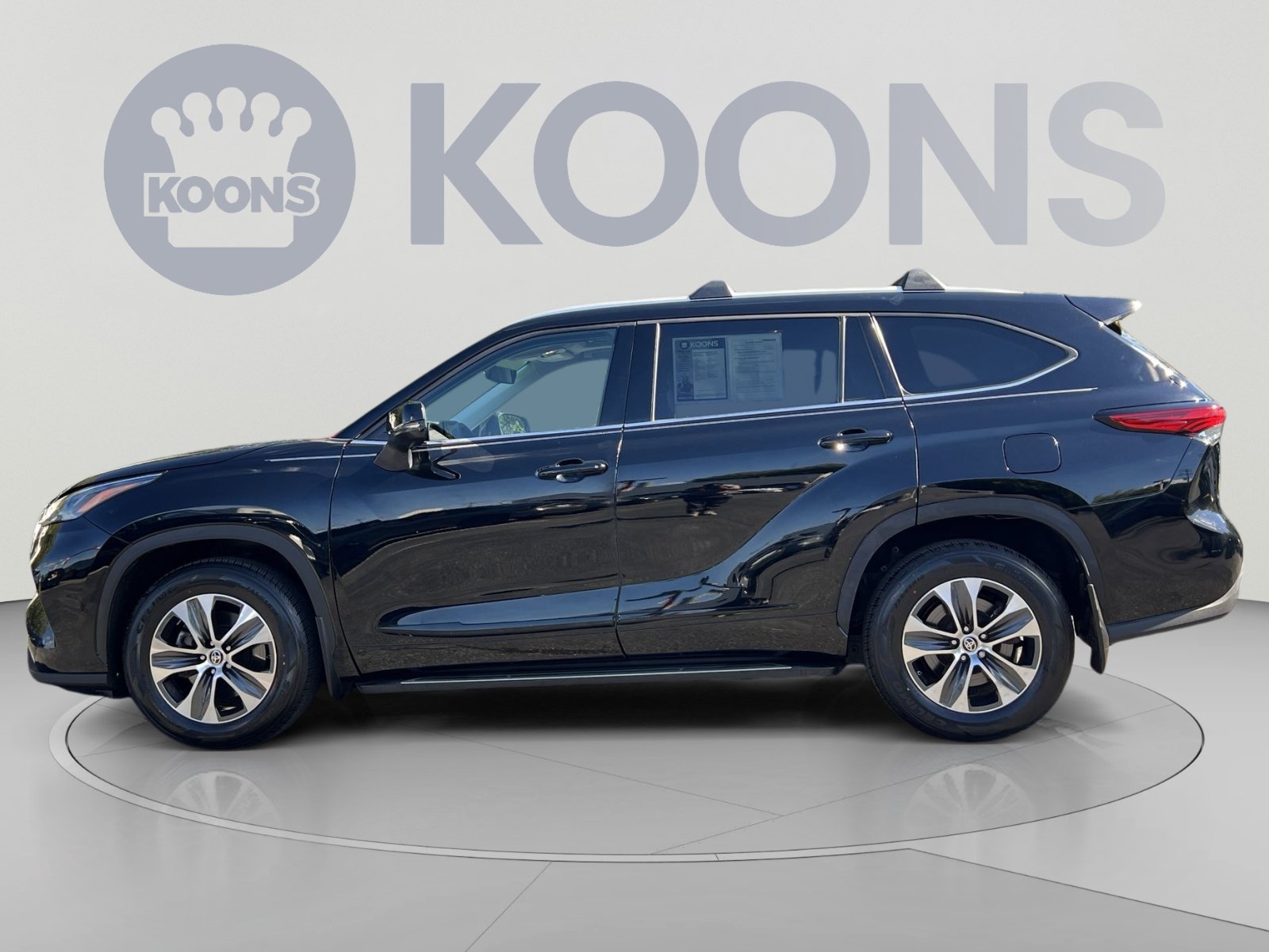 Used 2022 Toyota Highlander XLE AWD/4WD image 5