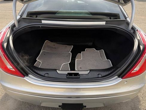 Used 2015 Jaguar XJ image 17