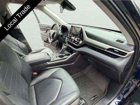 Used 2021 Toyota Highlander XLE FWD image 38