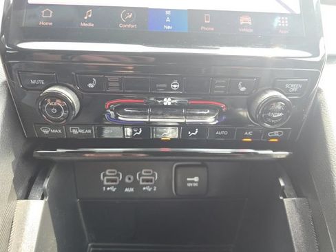Certified 2025 Jeep Grand Cherokee L Limited AWD/4WD image 24