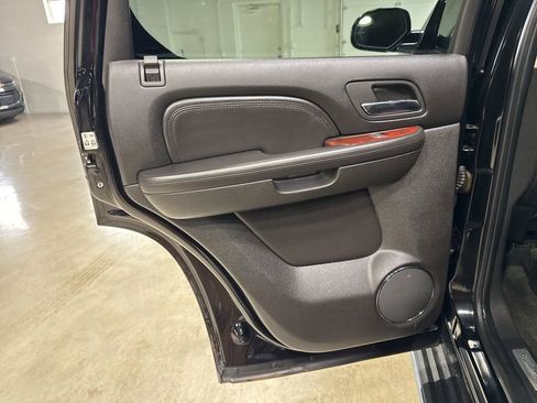 Used 2007 Cadillac Escalade AWD w/ Information Package image 36