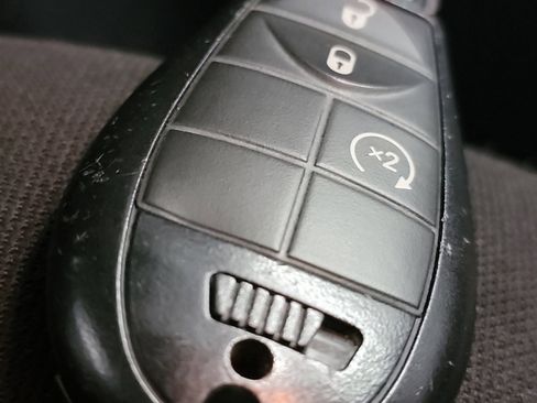 Used 2020 Jeep Cherokee Latitude w/ Cold Weather Group image 31