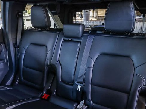 New 2025 Ford Bronco Outer Banks w/ Sasquatch Package image 19