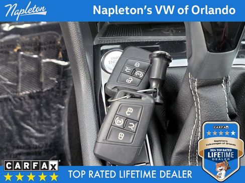 Used 2024 Volkswagen Taos SE image 23