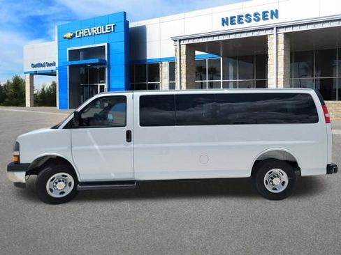 Used 2025 Chevrolet Express 3500 LT w/ LT Preferred Equipment Group RWD image 4