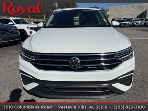 Certified 2022 Volkswagen Tiguan SE w/ Panoramic Sunroof Package image 2