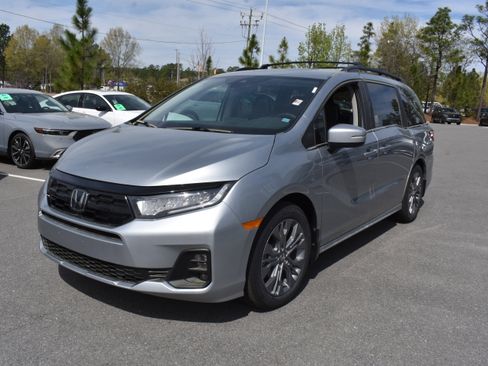 New 2026 Honda Odyssey Touring image 5