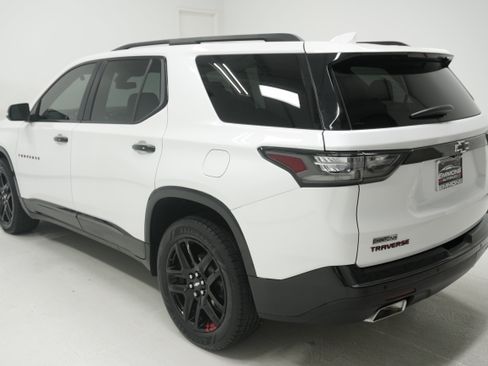 Used 2021 Chevrolet Traverse Premier w/ Redline Edition FWD image 6