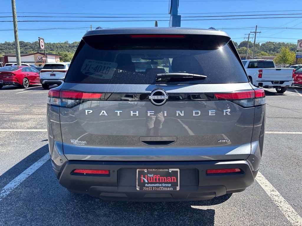 Used 2025 Nissan Pathfinder SV AWD/4WD image 6