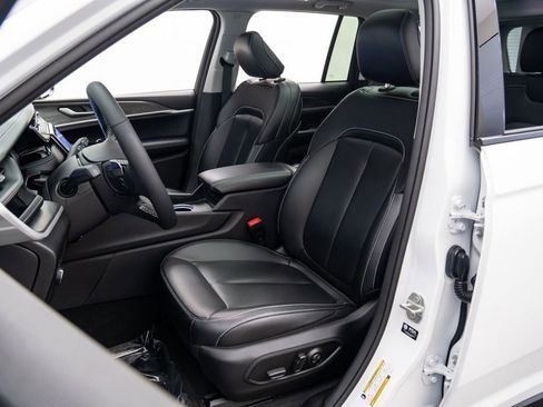 Used 2023 Jeep Grand Cherokee 4WD 4xe w/ MOPAR Finishing Package image 16