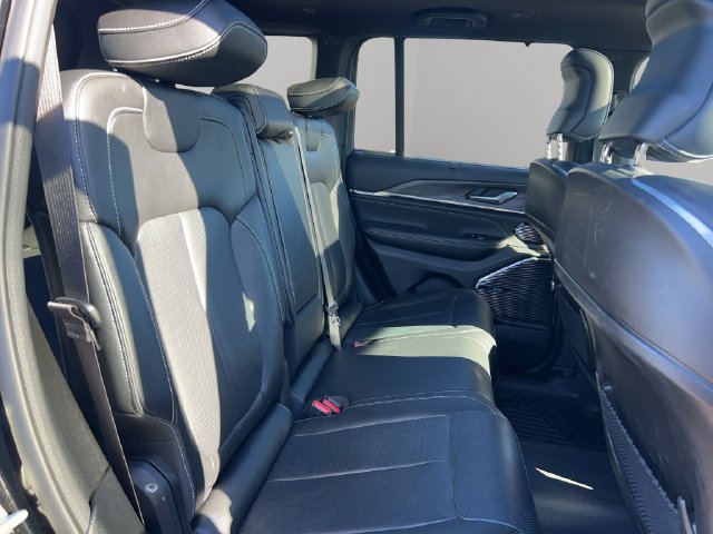 Used 2023 Jeep Grand Cherokee Overland w/ Luxury Tech Group IV AWD/4WD image 25
