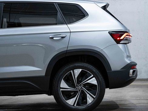 New 2026 Volkswagen Taos SE AWD/4WD image 4