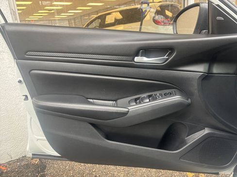 Used 2025 Nissan Altima 2.5 SV image 18