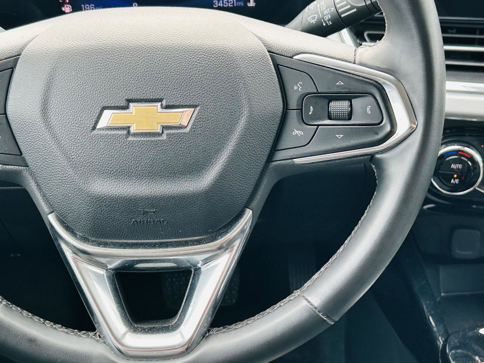 Used 2025 Chevrolet Trax LT w/ LT Convenience Package FWD image 15