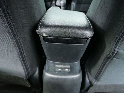 Used 2020 Nissan Versa S FWD image 17