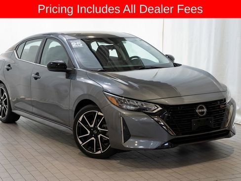 Certified 2025 Nissan Sentra SR FWD image 1