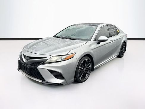 Used 2019 Toyota Camry XSE image 4