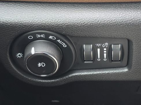 Used 2019 Chrysler Pacifica Limited w/ Advanced Safetytec Group image 12