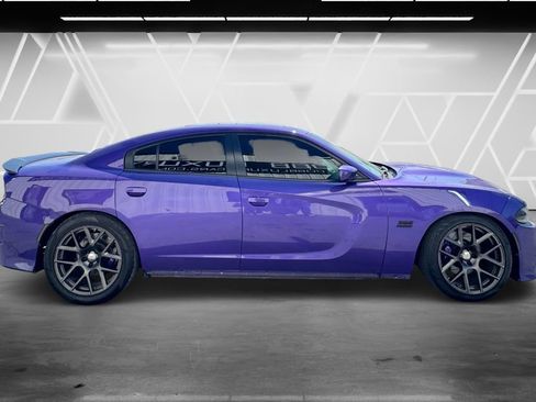 Used 2016 Dodge Charger R/T Scat Pack w/ Technology Group RWD image 5